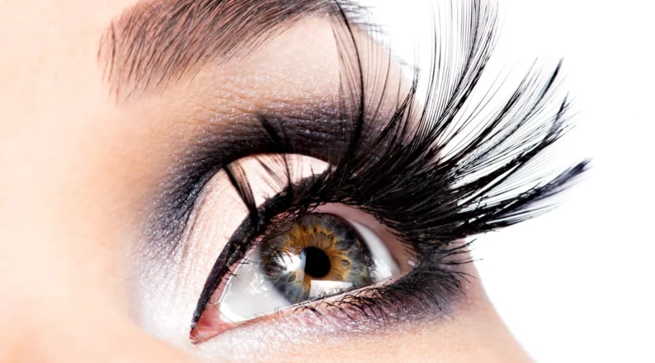 Czym najlepiej zmywać makijaż? Odkryj skuteczne metody i porady